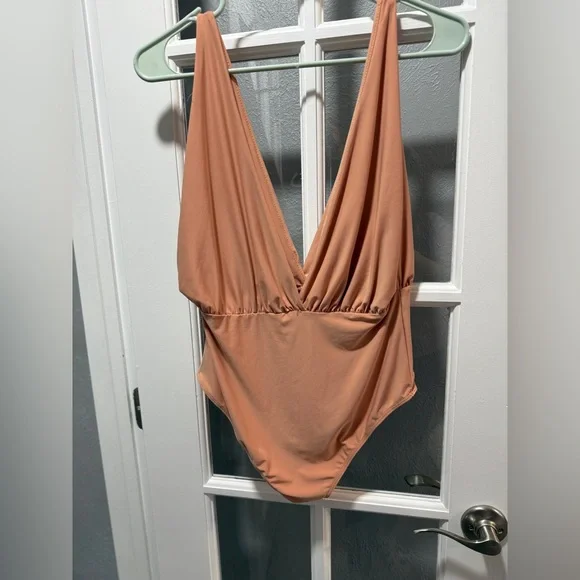 Fashion Nova Deep V-Neck Bodysuit - Size Large - Picture 4 of 6